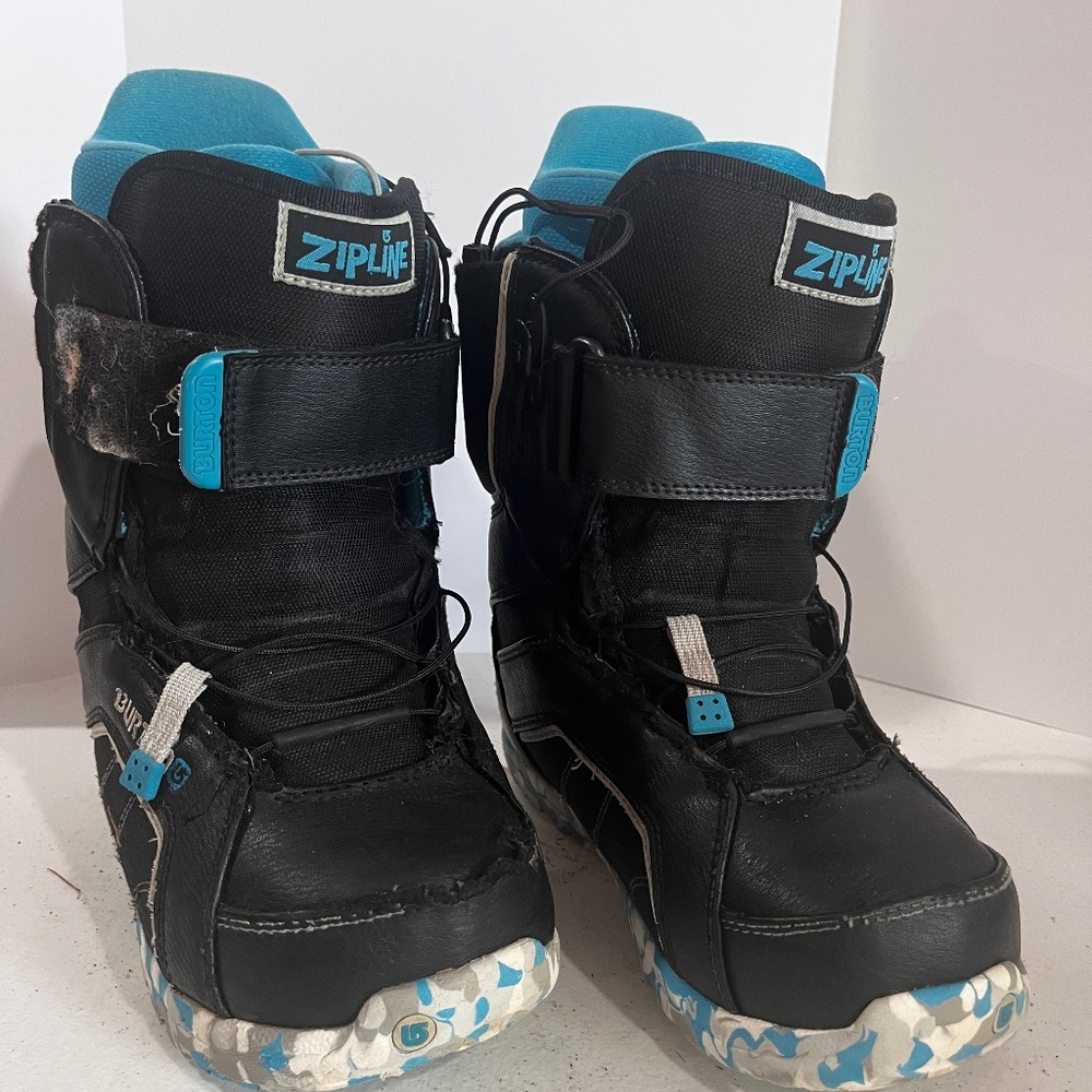 Boys Snowboard boots Size 6